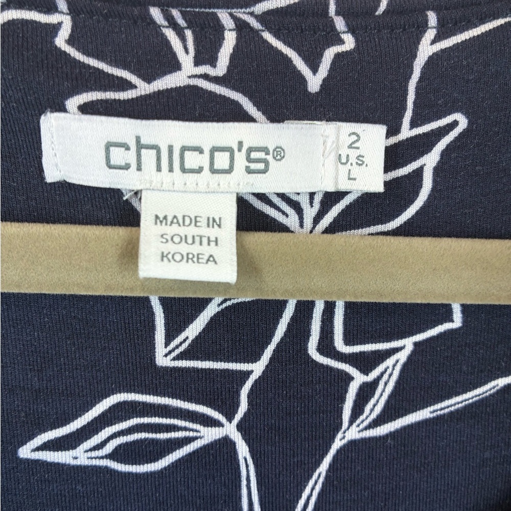 Chico's Navy and White Floral Blouse Size 2/ L - Picture 2 of 9